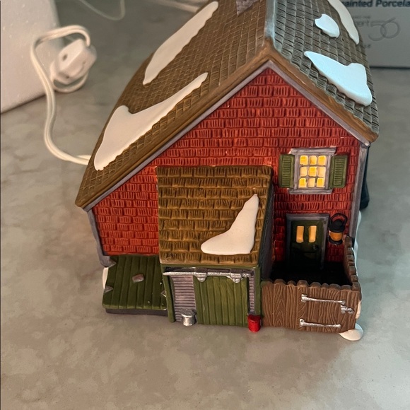 Department 56 New England Village Shingle Creek House #5946-3 lighted holiday - Picture 7 of 8